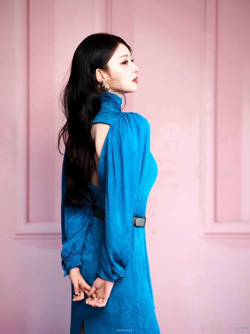 王楚然的颜值是真实存在的吗？内娱独一份的大气感，好像集团千金出街，每一帧都绝～