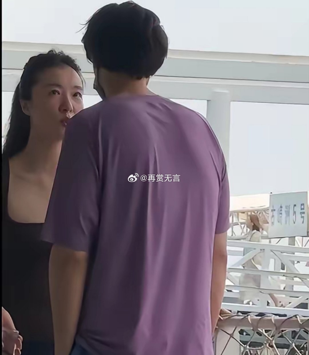 王传君的老婆居然是她？这身材很妖娆啊！