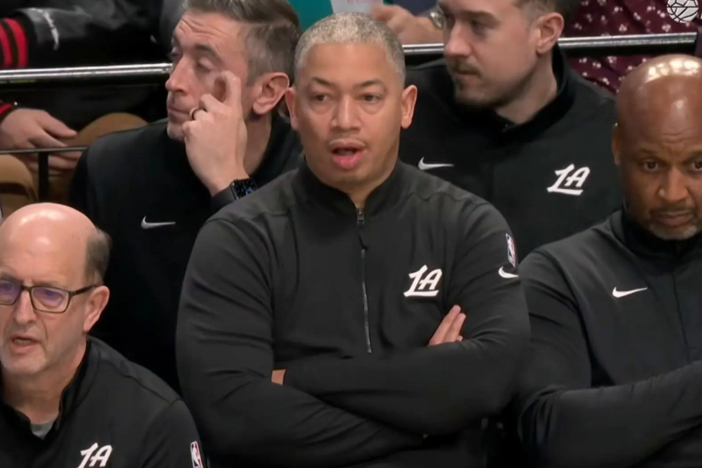 前一阵我还试图挺鲈鱼，三连胜后彻底看透了这三连胜，球迷们慢慢发现，原来是阿祖与