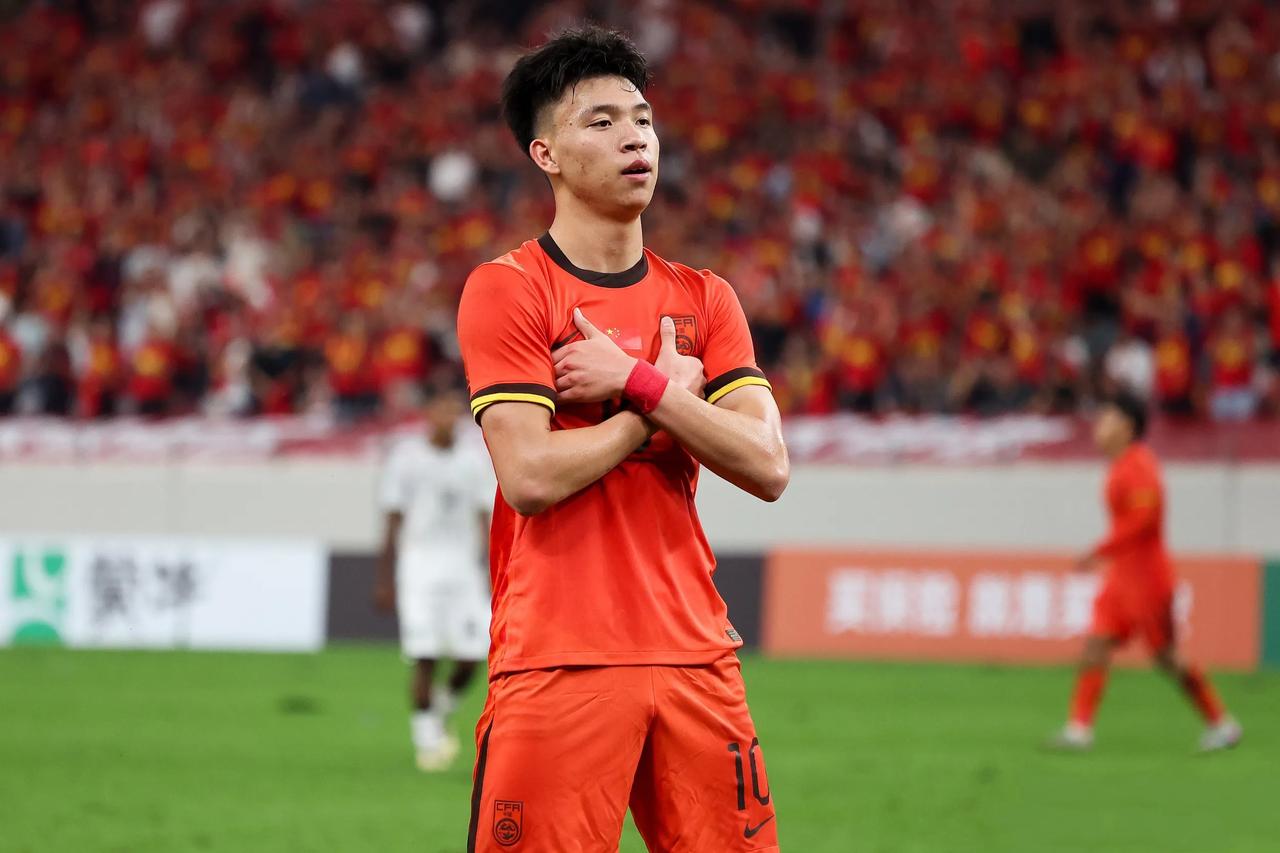 足球记者卢基琳透露，其实已经有欧洲俱乐部邀请王钰栋加盟，不过没有得到回应。在U