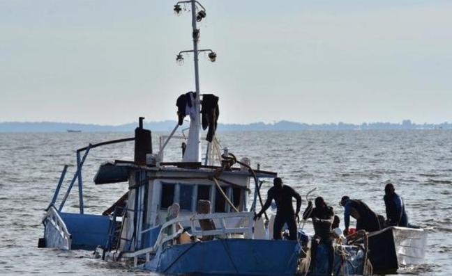 1972年，我国在威海卫海域打捞出一艘潜艇，拆解下908吨钢材，然而，英国首相却