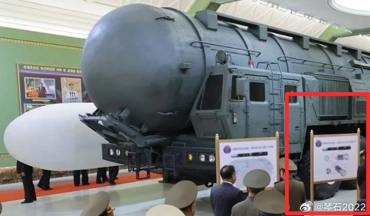 10轴，世界最大公路战略导弹？图1图2展示板上有弹头介绍，左边板是全球打击范围。