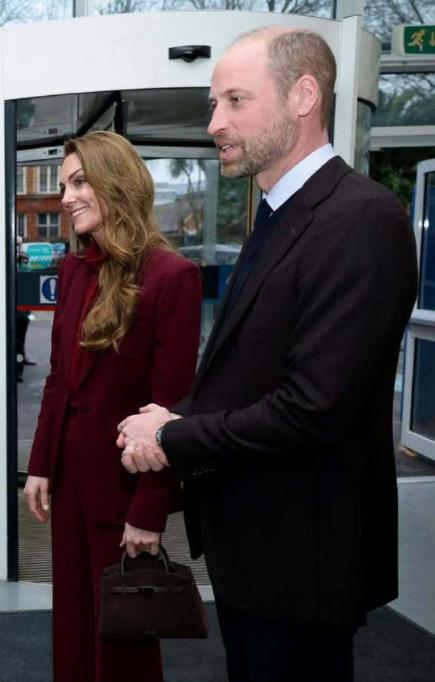 岛主还活着，通过整形的方式去了另一个国家生活？威廉王子和凯特王妃表达了对受害者的