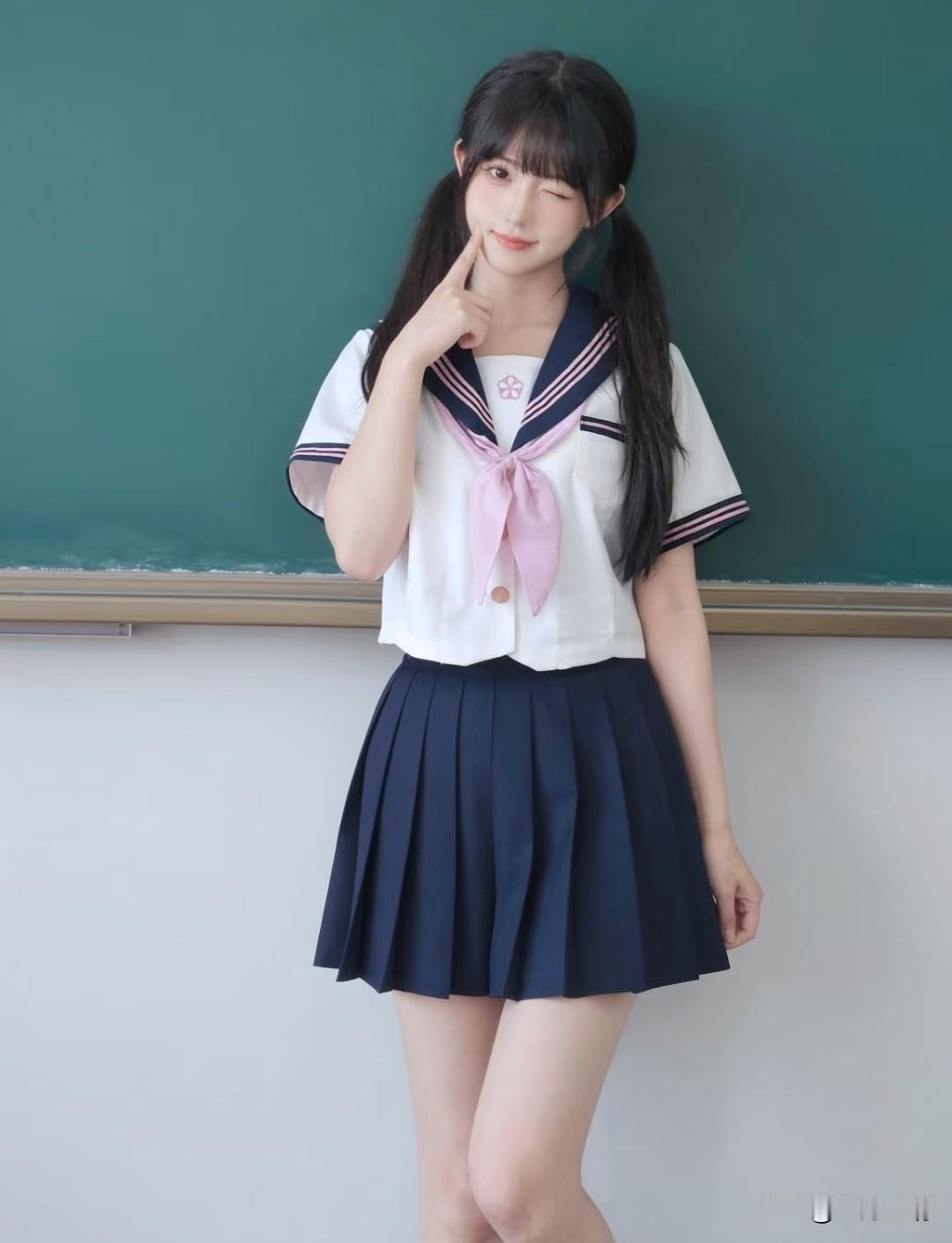  教室走廊和她，就是青春最温柔的双重浪漫