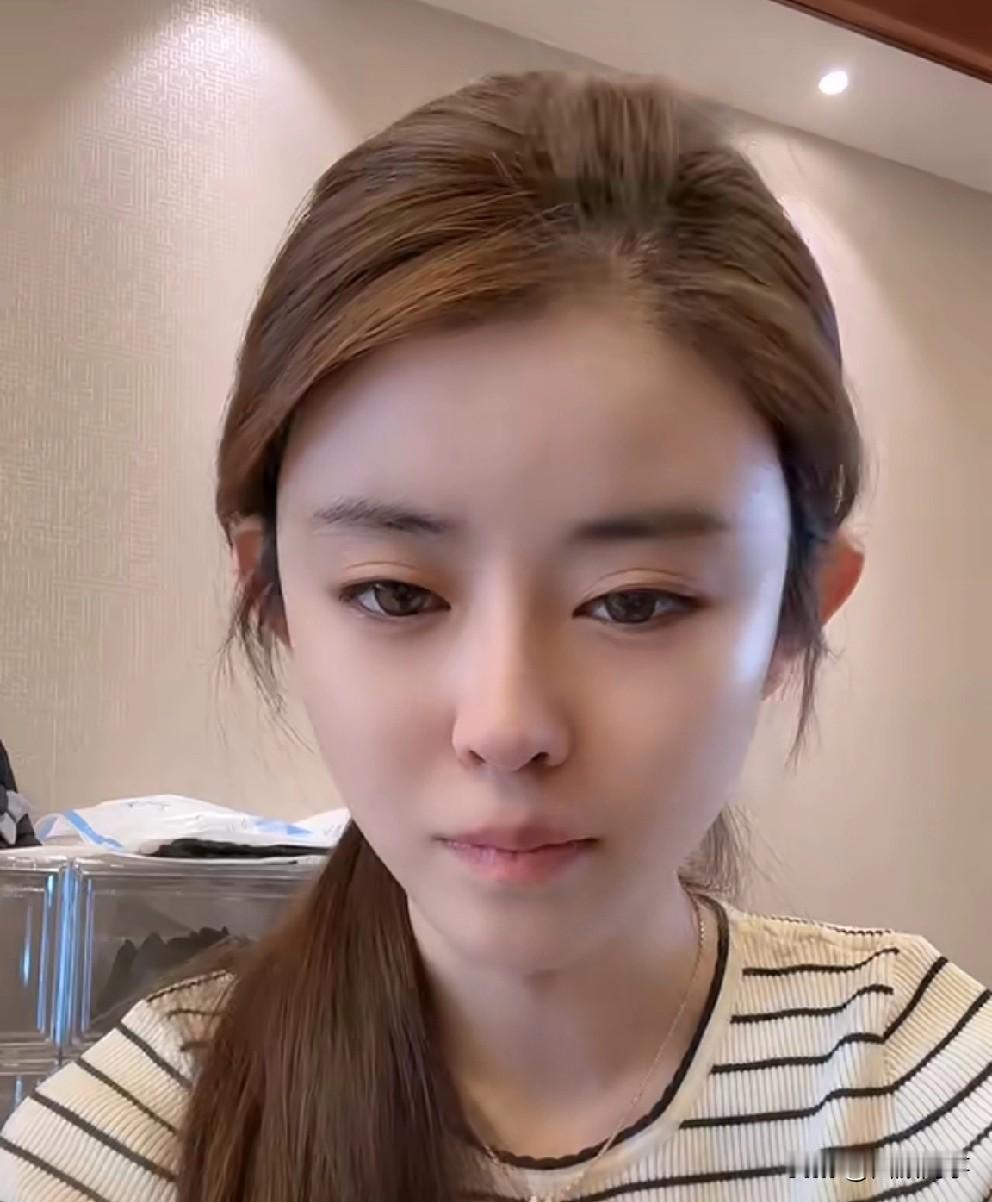 小胖说腿腿不算心机女，他不算会玩的，顶多涨了你们点关注，坑了粉丝点礼物，大哥给他