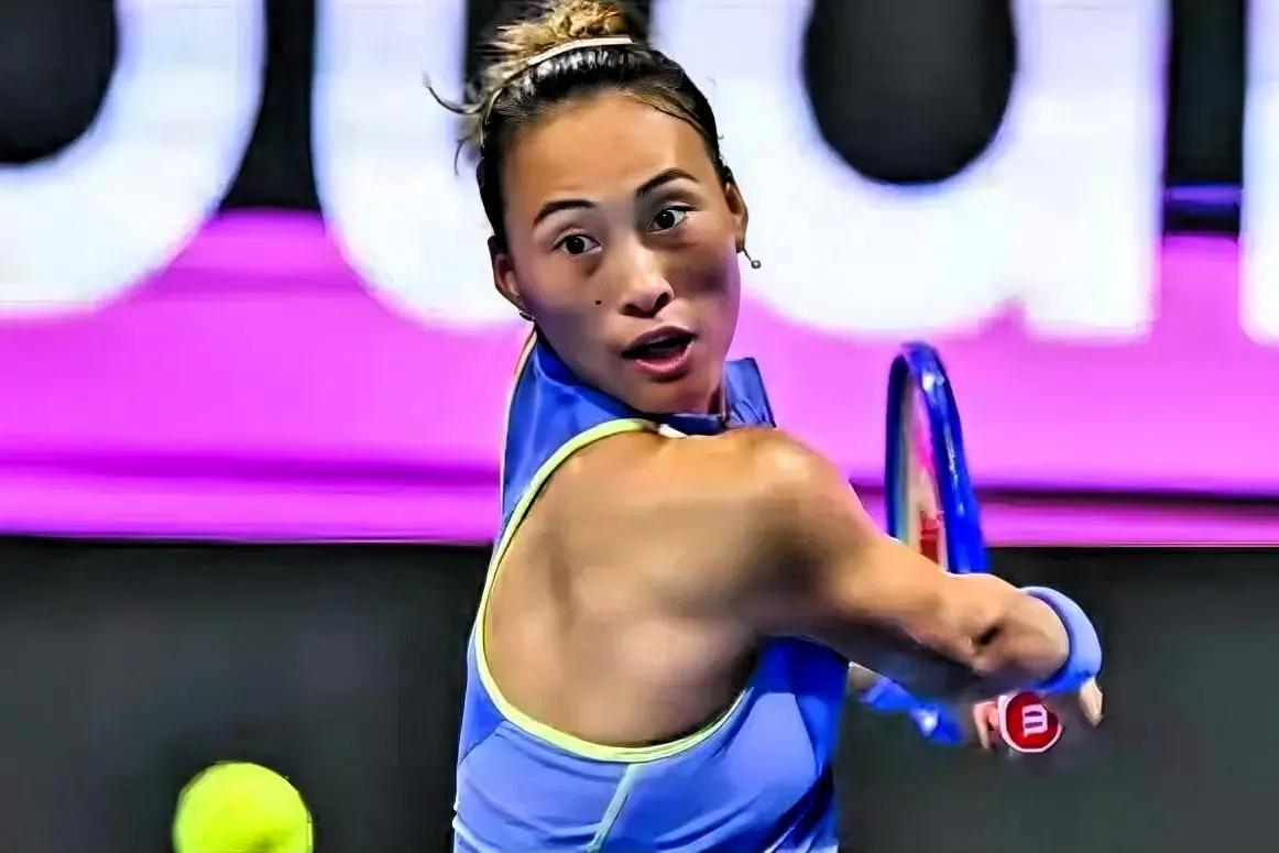 如何提升郑钦文的发球稳定性？提升郑钦文发球稳定性，核心是降波动、固动作、强二