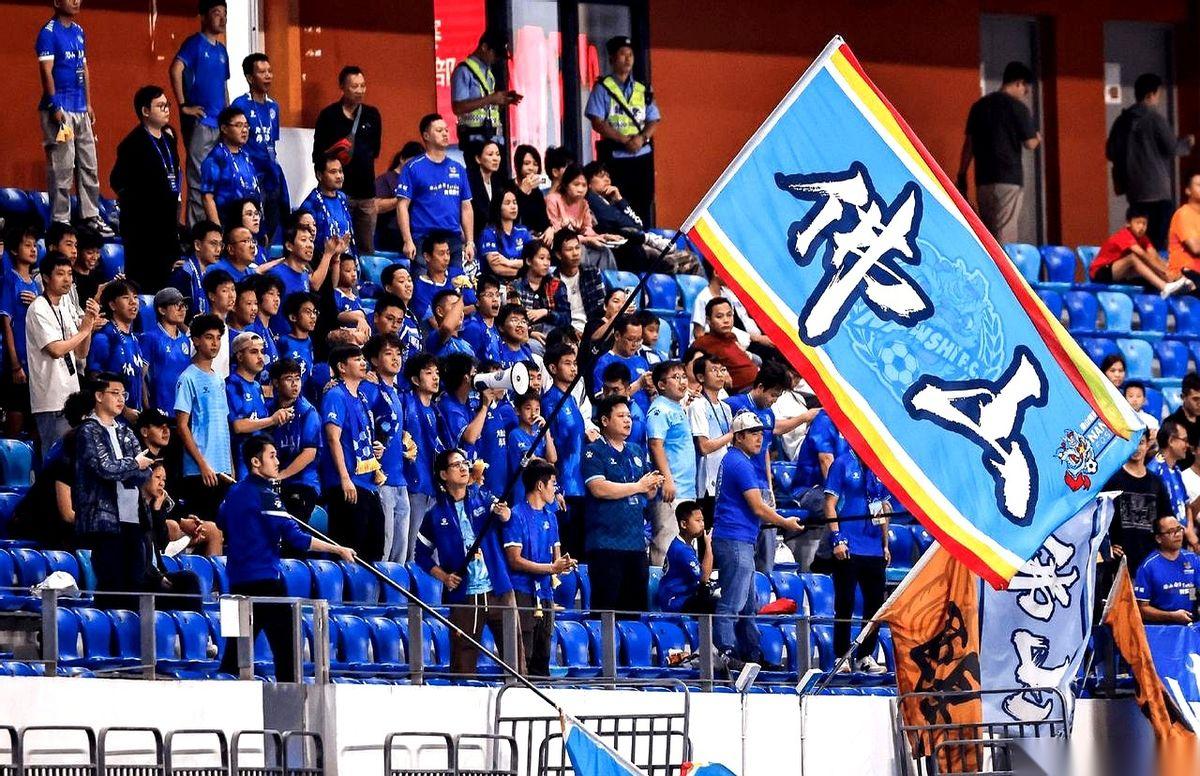 佛山再无南狮。就这么简单，一句话的事儿。人家要去湛江了，为了……活下去。“