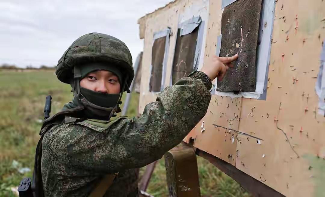外国公民谁乐意在俄罗斯长期居住呢？四年的俄乌战争，使俄罗斯兵源捉