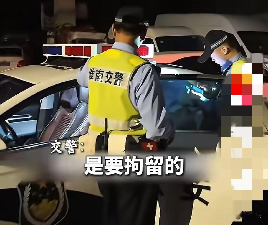 近日，安徽淮南，一18岁男孩生日当天无证驾驶，并且还喝了酒，一听交警说要拘留，男