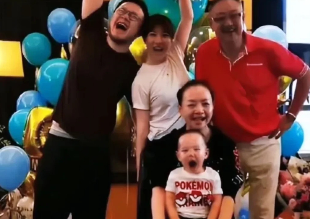 英如镝你惹她干啥王博谷温柔如水的媳妇，惹人欺负时强势如火！这两天英如