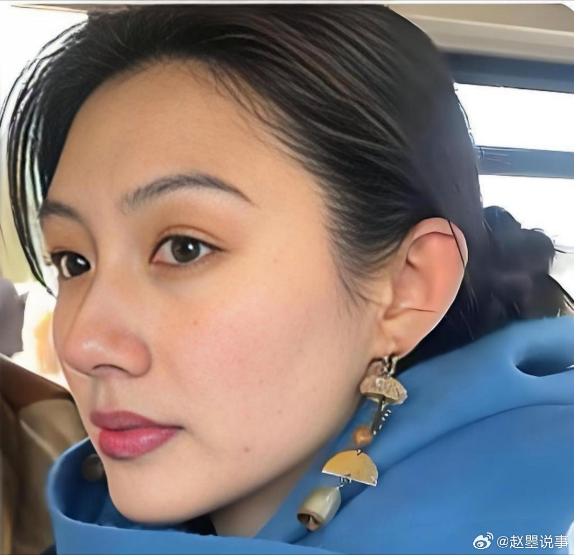 地位断崖式下降的六种职业：1，空姐。原来是美丽高贵的的象征，现在就是一服务员。2