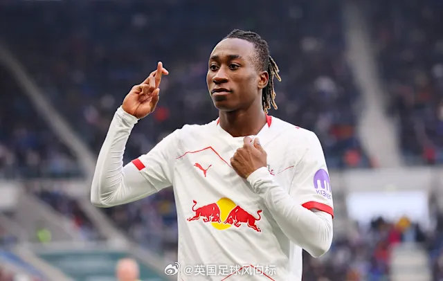 【利物浦要签两名边锋】足球记者BenJacobs：利物浦今夏或将签下两名边锋。