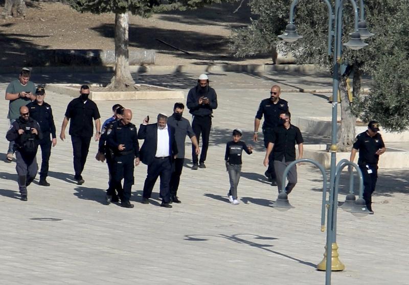 以色列军警在约旦河西岸城市伯利恒13日突袭行动，逮捕了40名哈马斯网络分子，这些