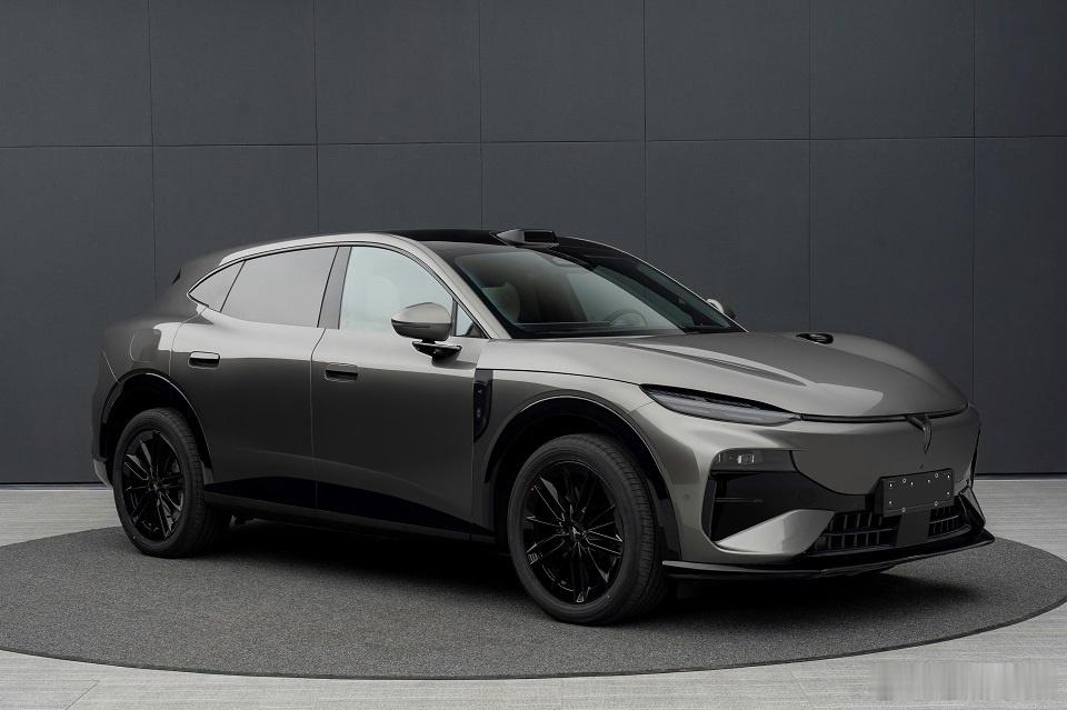 岚图追光S、智界RX、AIVAme7三款轿跑型SUV都很帅，可以肯定，类似的车