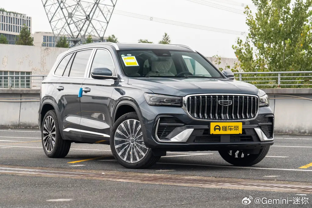 吉利星越L算是燃油车中的一代经典这代车上市至今已经接近5年，外观没咋变，这套设计