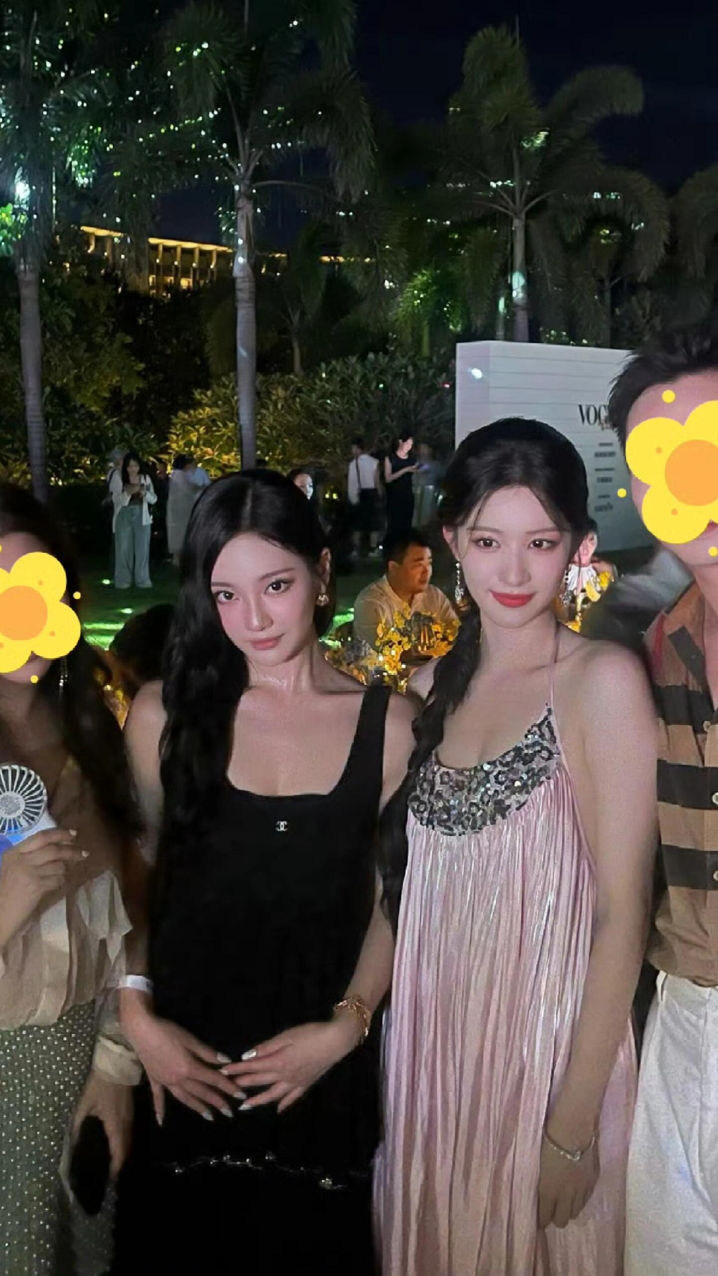 王楚然宁艺卓合照生图果然爱豆盯镜头演员躲镜头，刻板印象又加深了哈哈哈哈​​​