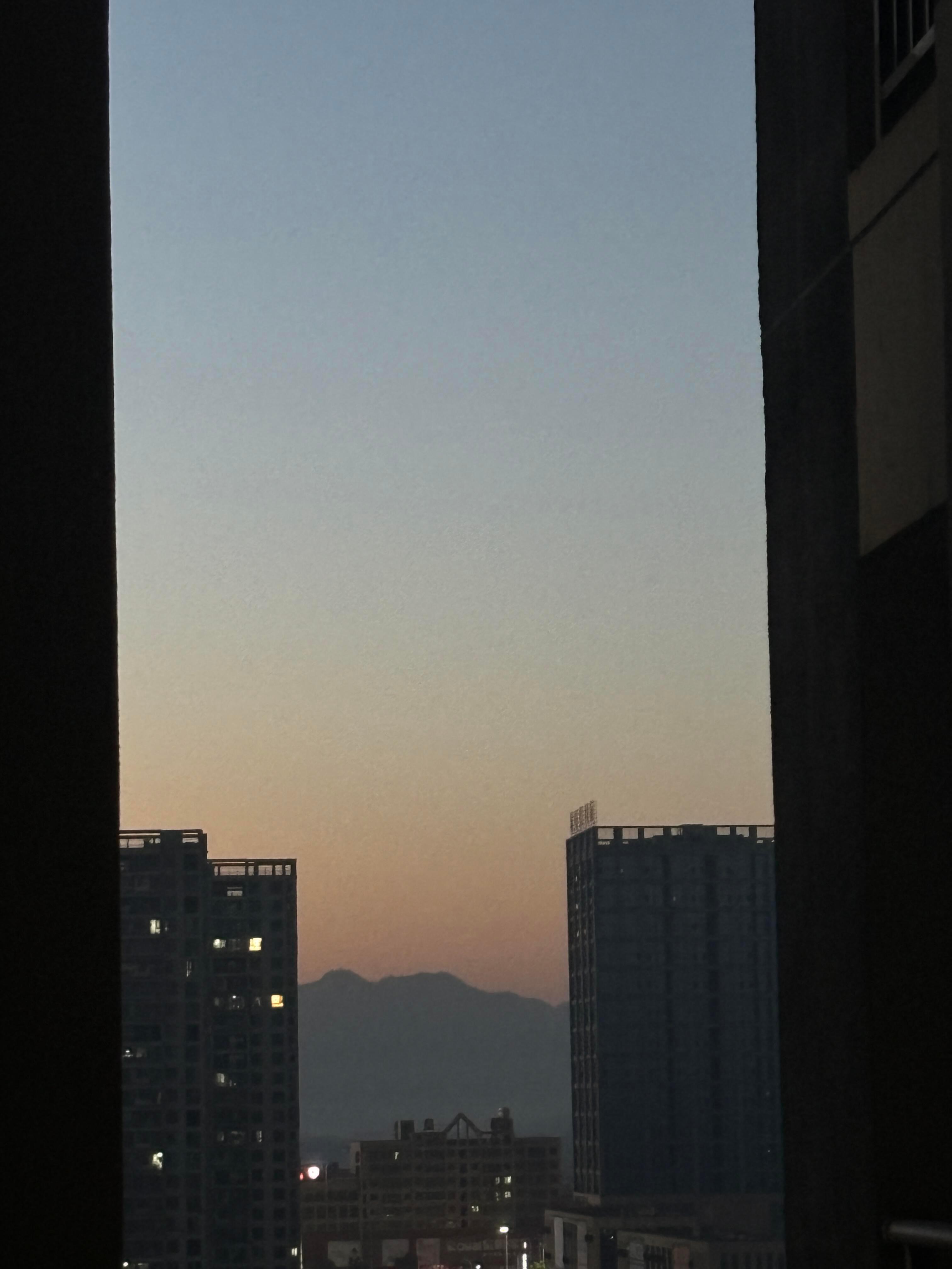 突然意识到高中老师一辈子早起上班！！！​​​