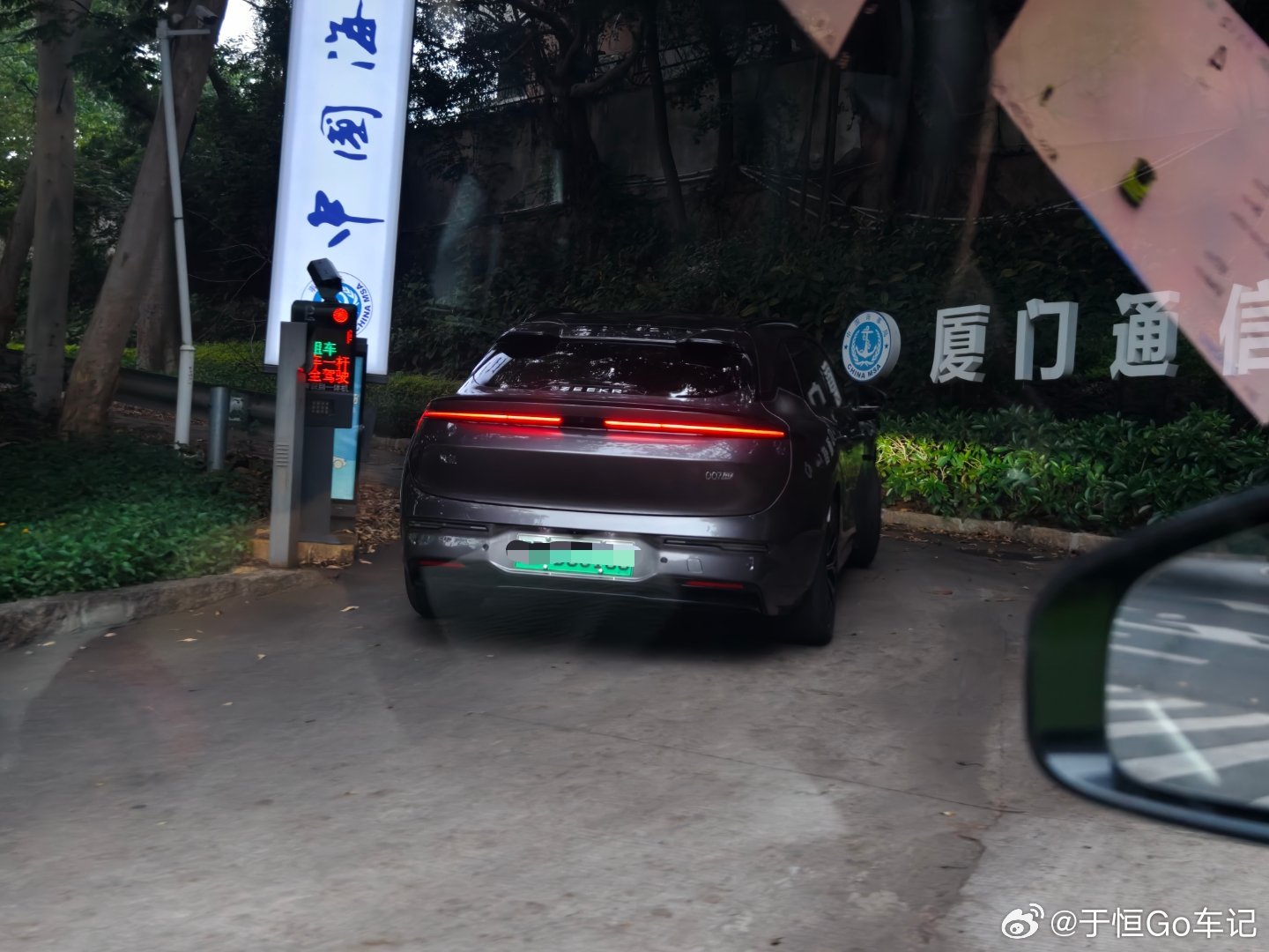 极氪007GT，一天遇到两台，这屁股是真性感！​​​