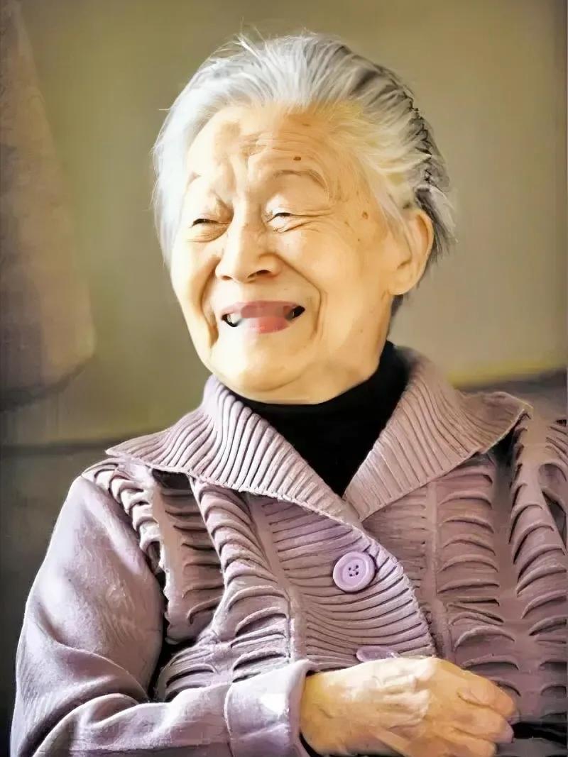 杨绛先生说：“这个世界上没有不带伤的人，无论什么时候，你都要相信真正能治愈