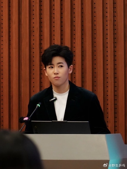 范可新清华大学演讲范可新称赞清华大学体育氛围在社交平台分享：天气暖和了，清华大学