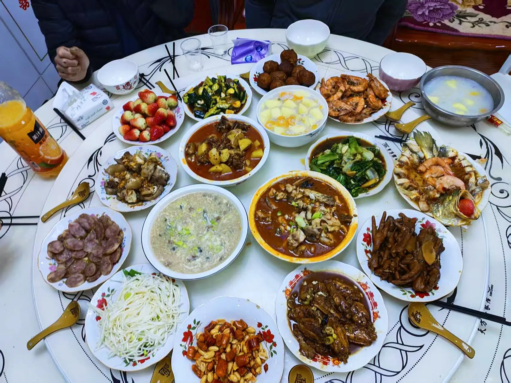 马先生做了一下午的年夜饭😋