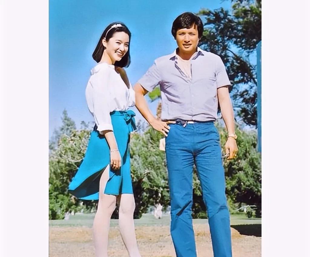 上世纪80年代，林青霞和未婚夫秦祥林的留影旧照，真是惊艳了时光。