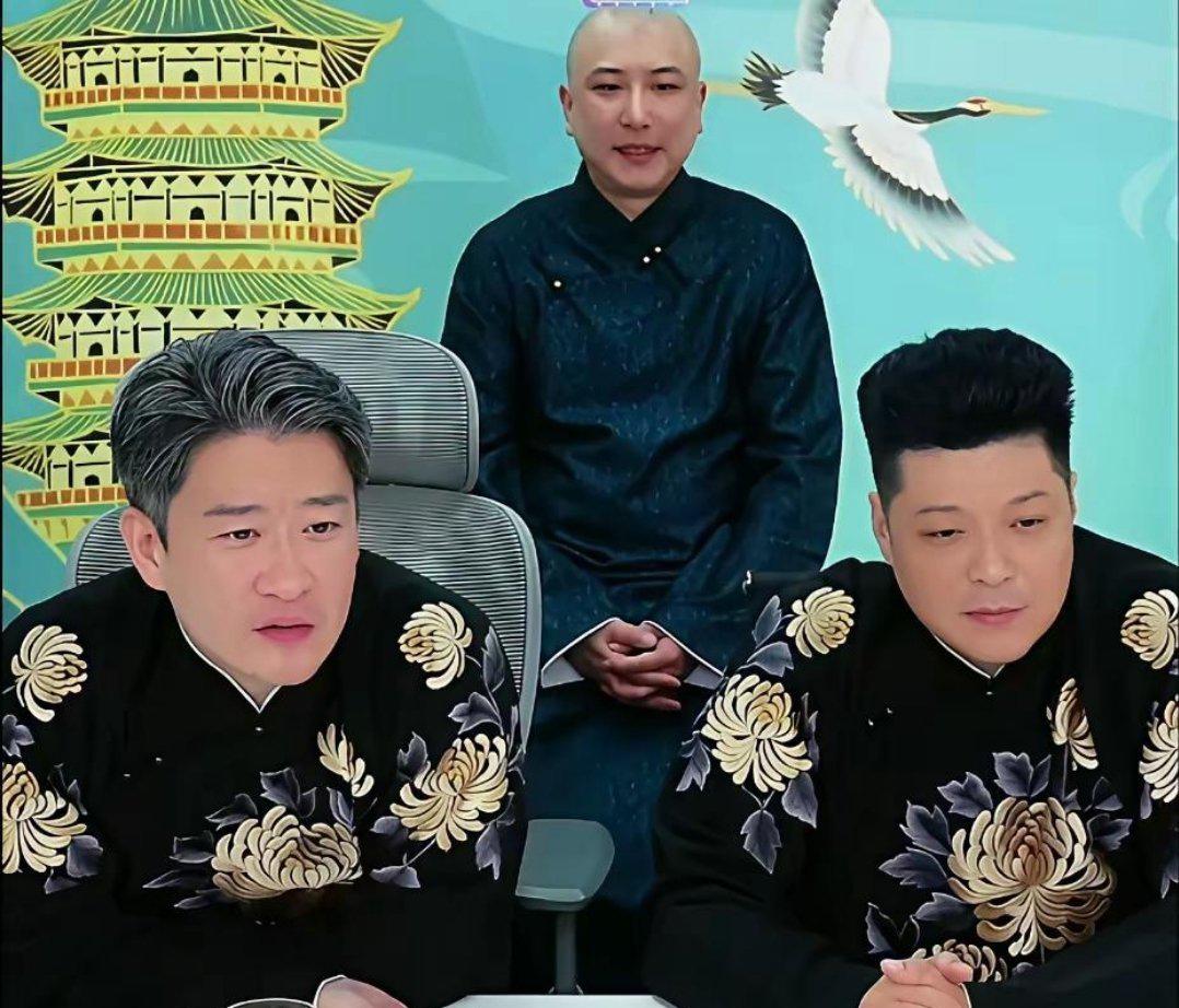 曹云金这张笑脸，一睁眼就欠六万六！听云轩百来号人，月固定开销近两百万。线下卖