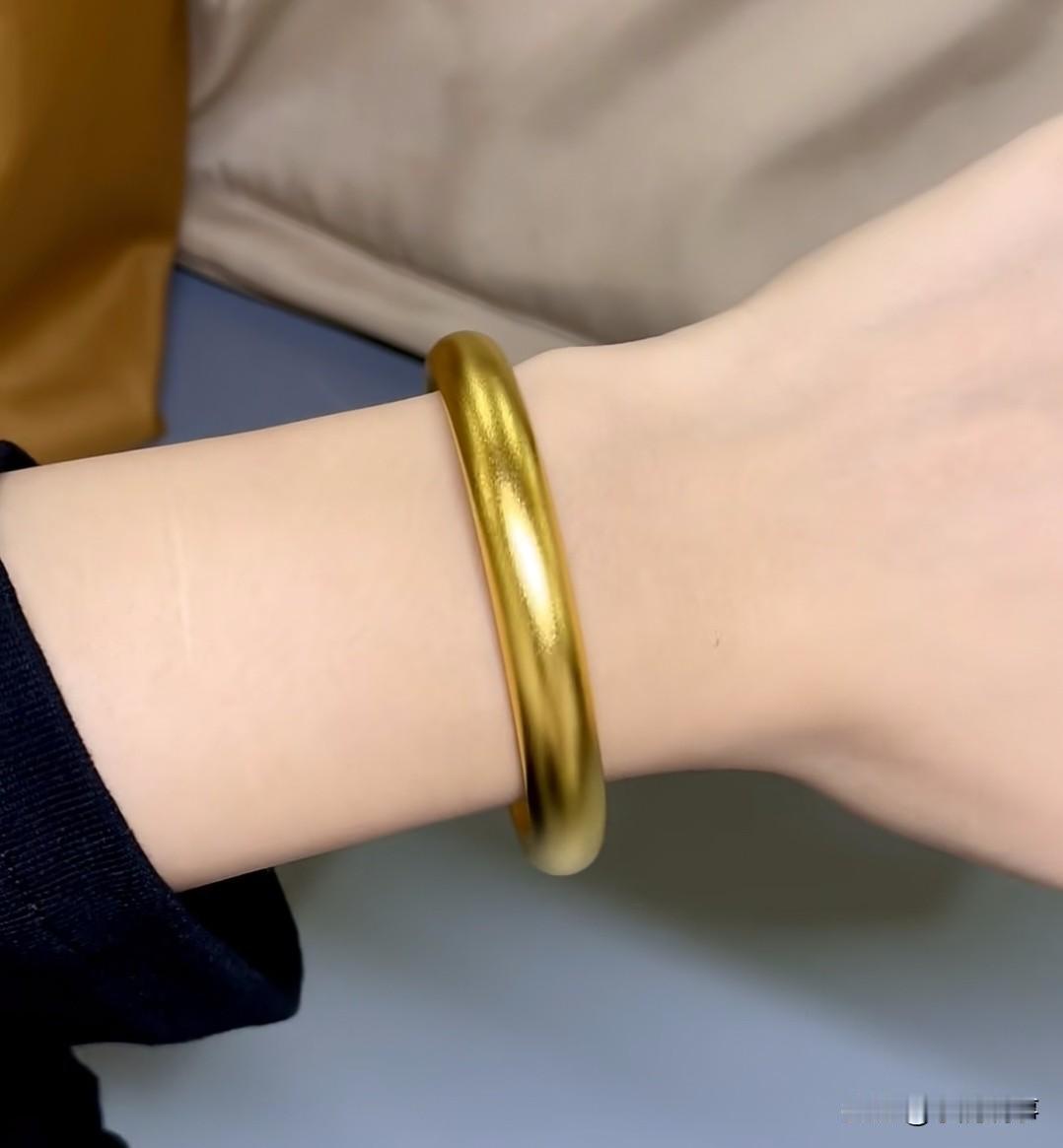 金价这么跌，最难受的就是我邻居！现在她老公天天念叨她乱花钱。上个月金价