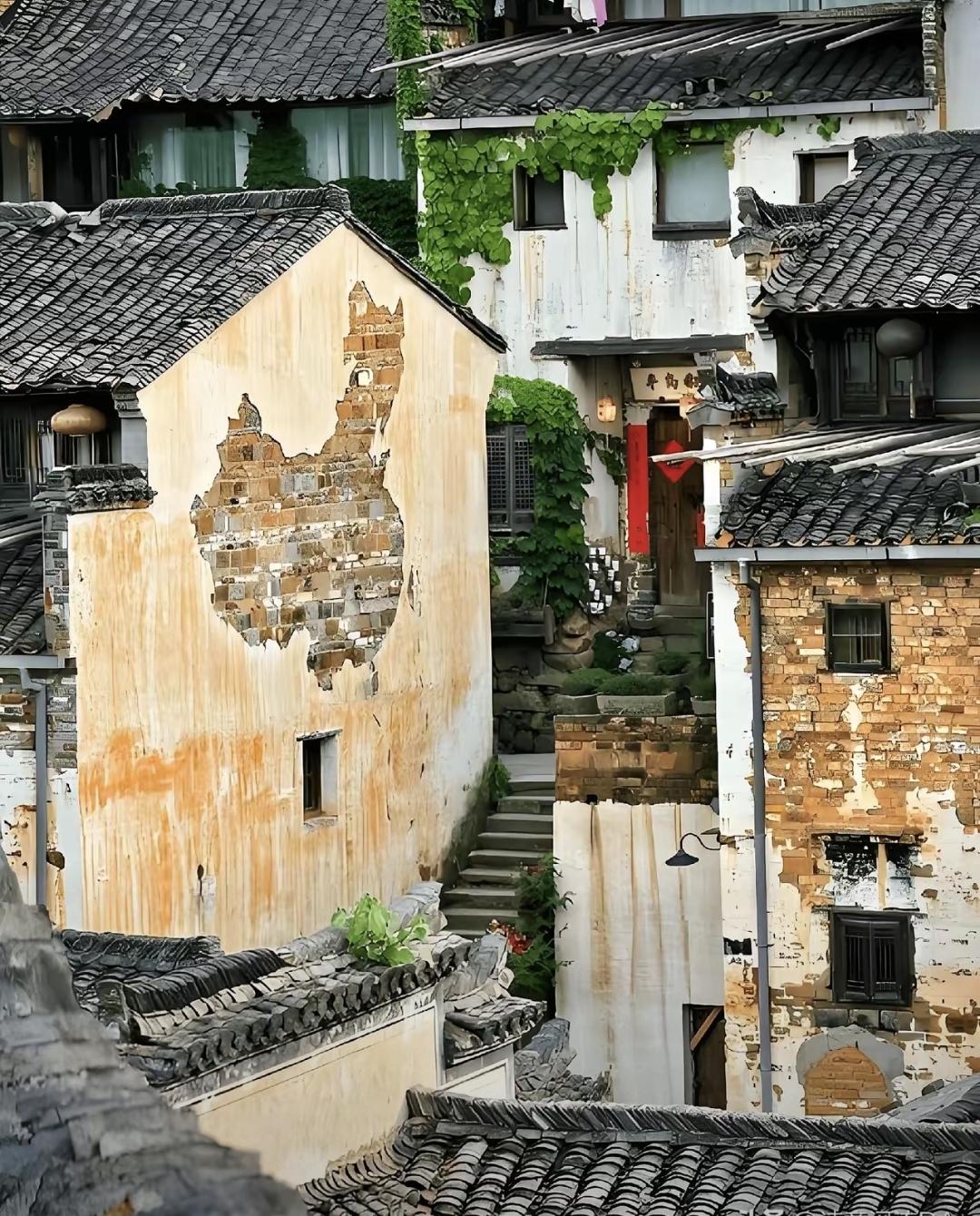 江西不是没发展，是发展得慢了一点点，但最近几年真在动真格。高铁通了，工厂多了，