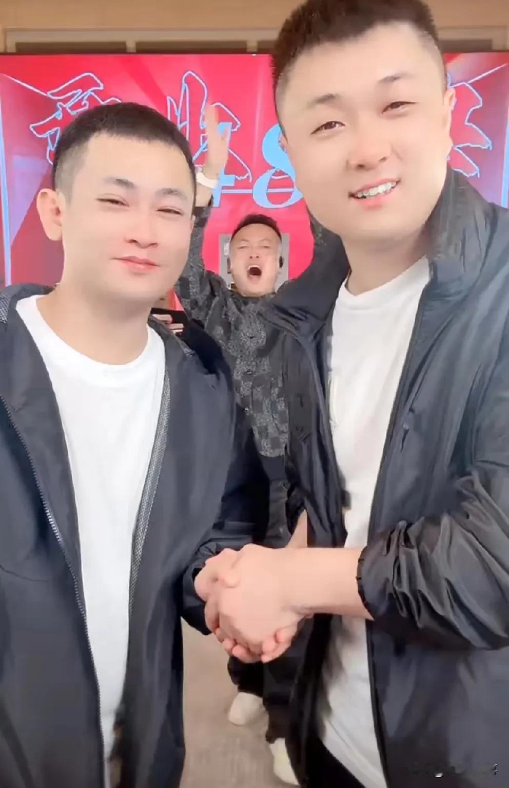 太原老葛与吴迪握手和好！吴迪和太原老葛同框了，这一幕怕是他