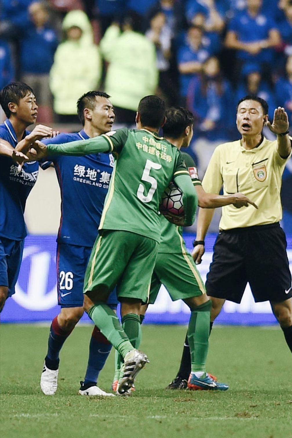 京沪大战来了！国安变阵就悬，这场真难出大比分。京鲁大战刚歇，京沪德比马上就踢