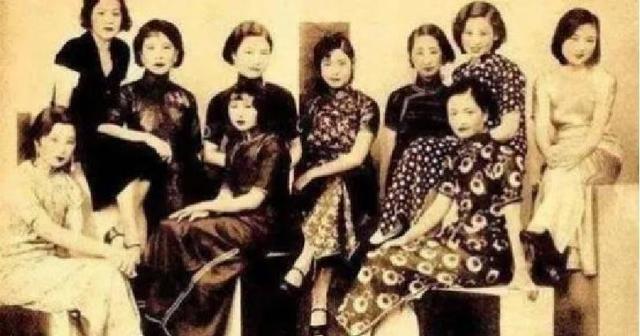 1920年，“狗肉将军”张宗昌娶14岁的朱宝霞为21姨太太。新婚夜，张宗昌喝的迷