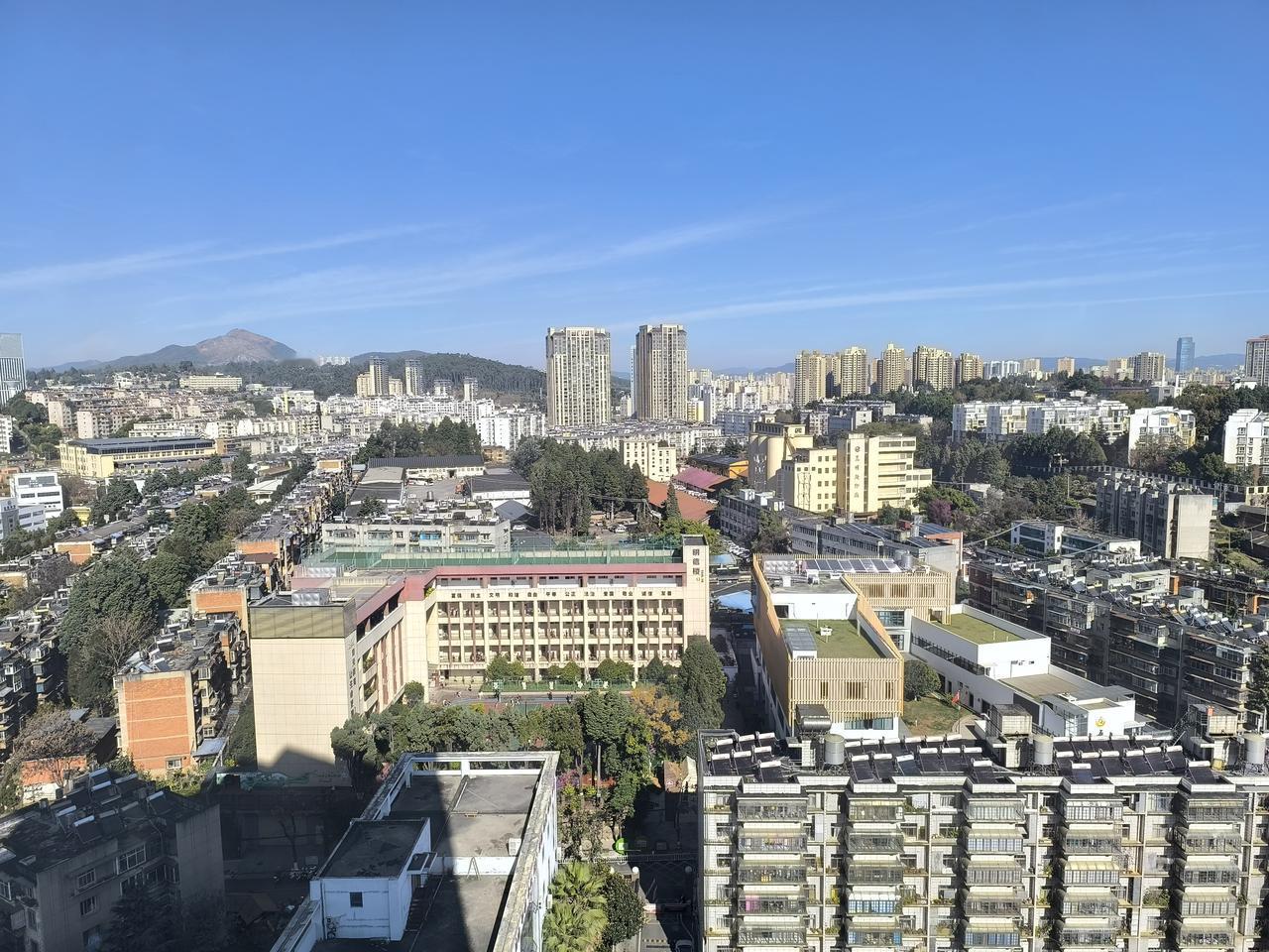 “心念至纯，则万物皆纯。”不满的情绪不会为你带来理想的生活。想要让宇宙帮助你过上