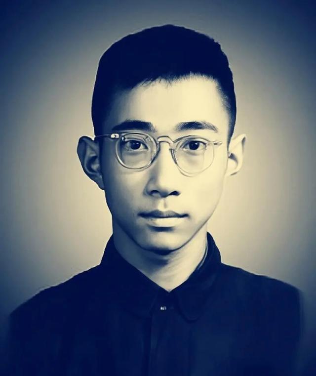 1950年代，新中国成立不久，思想运动频仍。在“双百方针”短暂宽松后，反右斗争骤