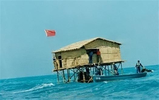 上世纪八十年代末至九十年代初，我承上级之命，数度随战舰于南海岛礁及其海域执行巡逻