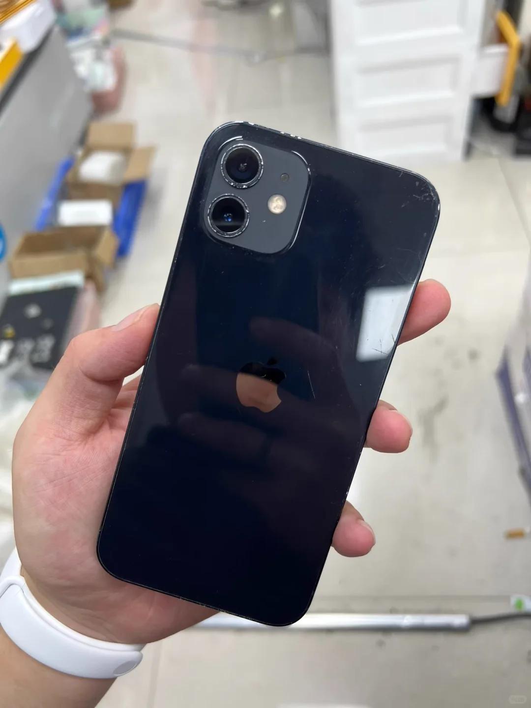 iPhone逃不过五年定律？临近iPhone17发布，换掉小12的心情也到了