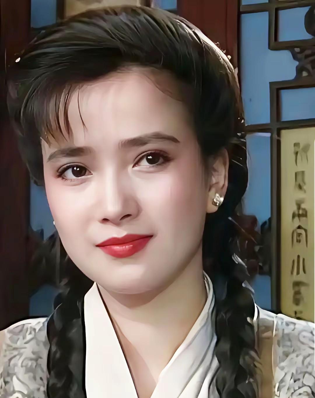 “四大名著女神”何晴，正在对你进行一场隐秘的“癌症筛查”。不是用CT机，是用你