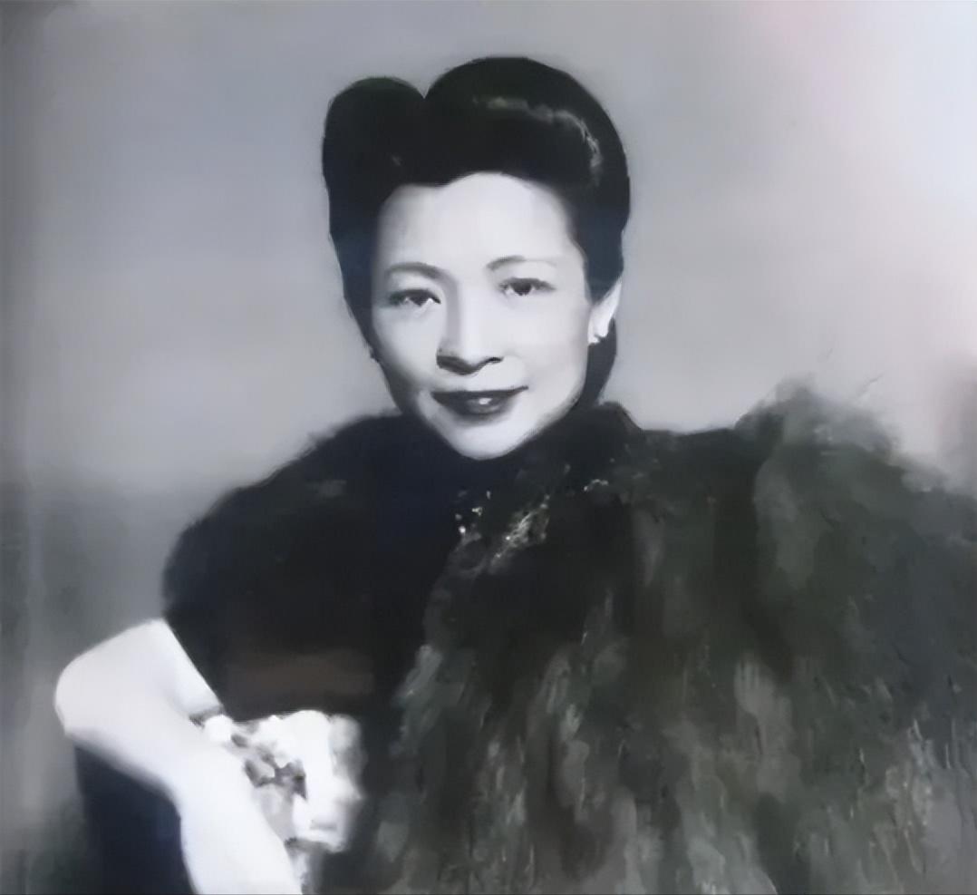 1947年的一天，李国秦发现17岁的女儿小腹凸起，呕吐不止，想问明缘由，