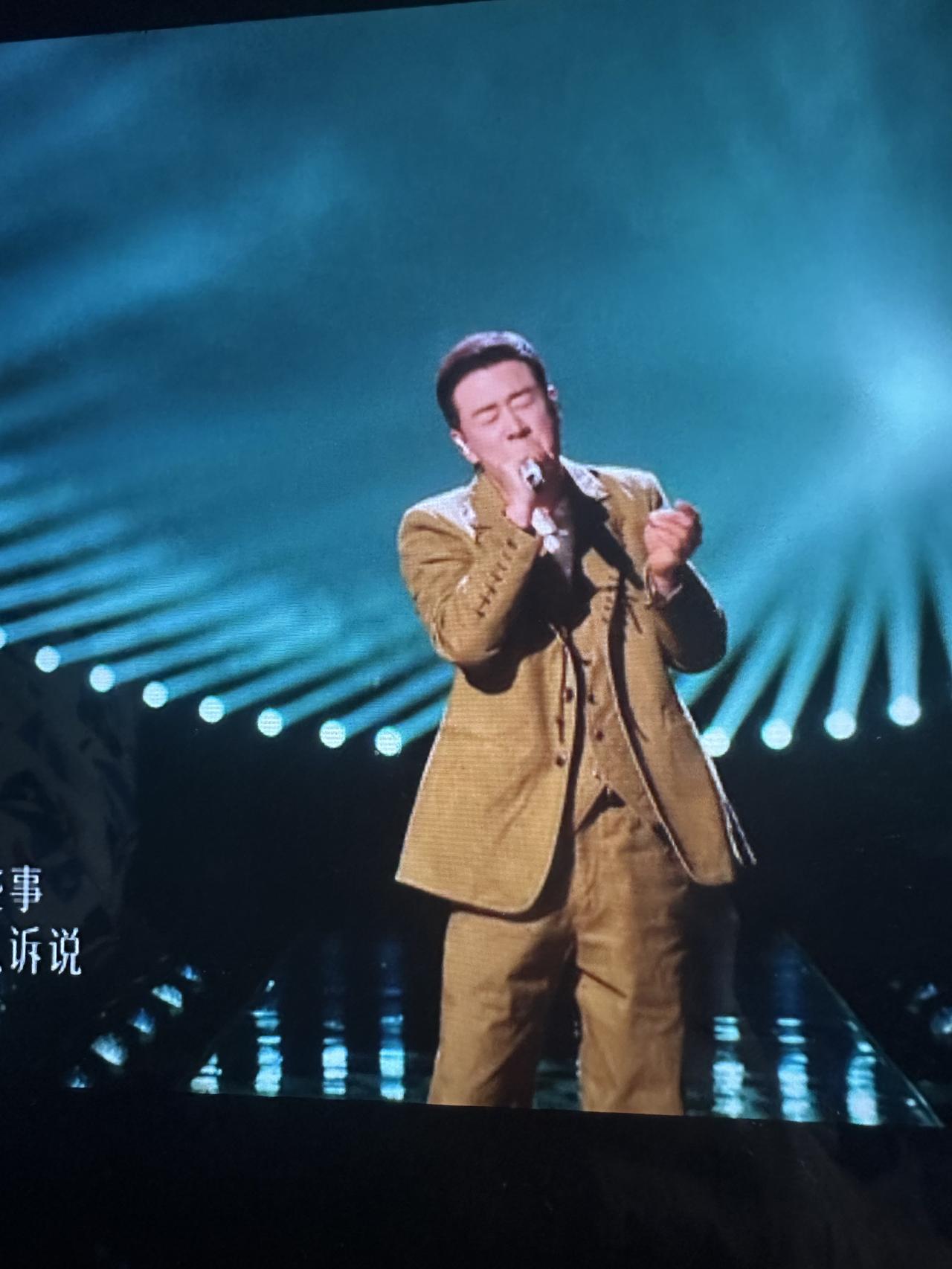 今晚歌手直播，杨坤的舞台我是真没看明白。完全颠覆了我对他从前的认知。他低音怎么