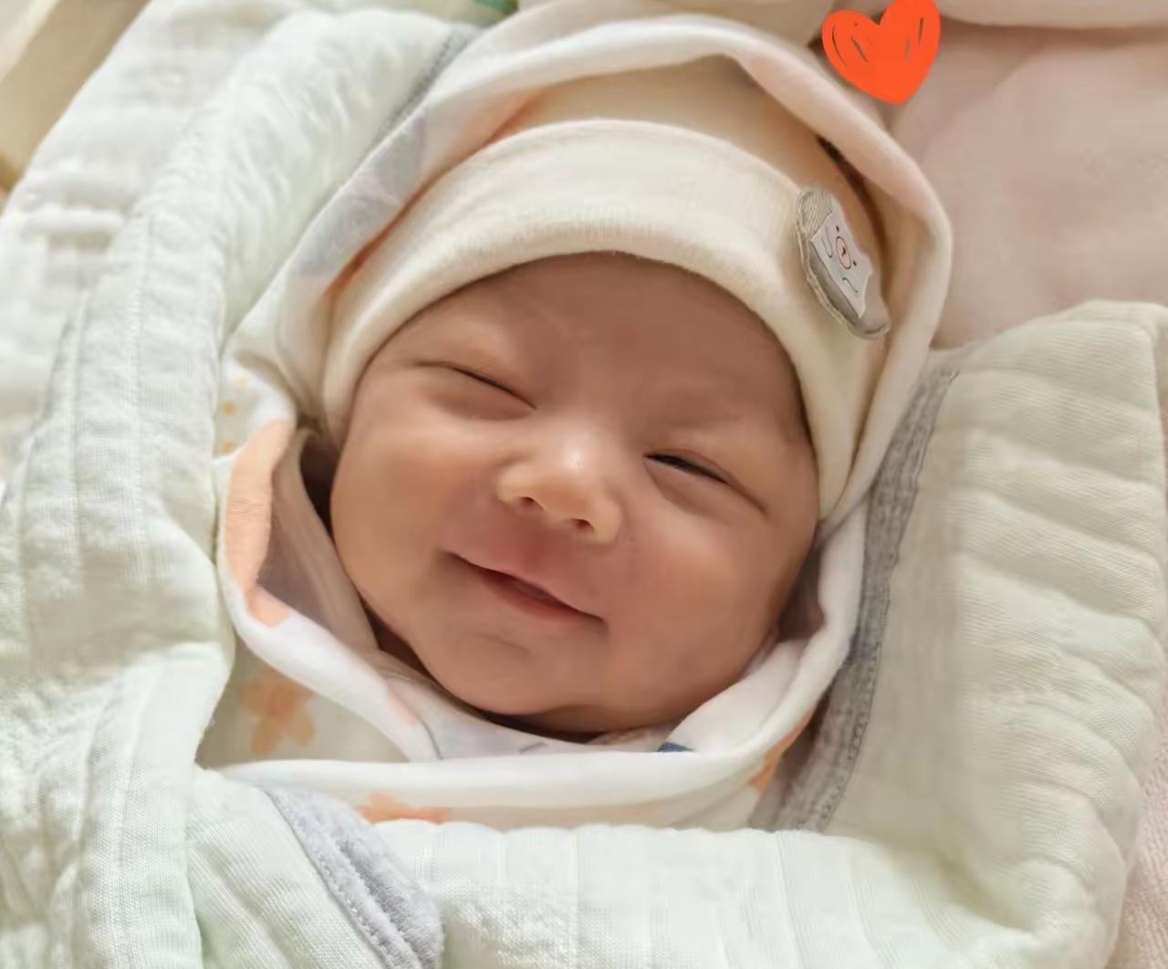 当前马筱梅最幸福了！母凭子贵，马筱蒙大大方方晒出帅气宝宝，不打码，满屏都是温