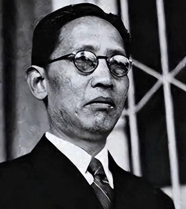 1949年1月，中统特务头子叶秀峰把自己私下收藏的2700多根金条交给儿子，让他