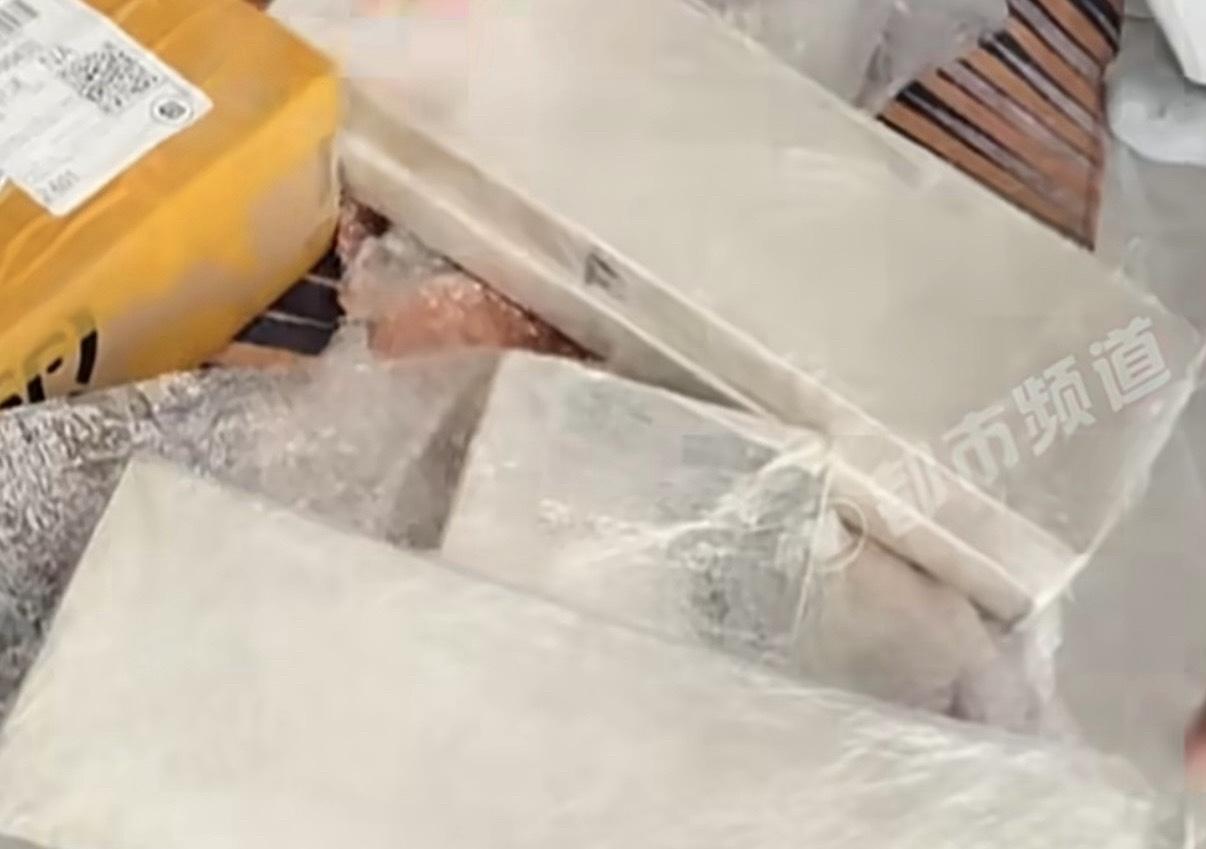 最近刷到个特别火的事儿，山东一位大姐把青岛的房子卖了，转头全买了白银，才五个月就