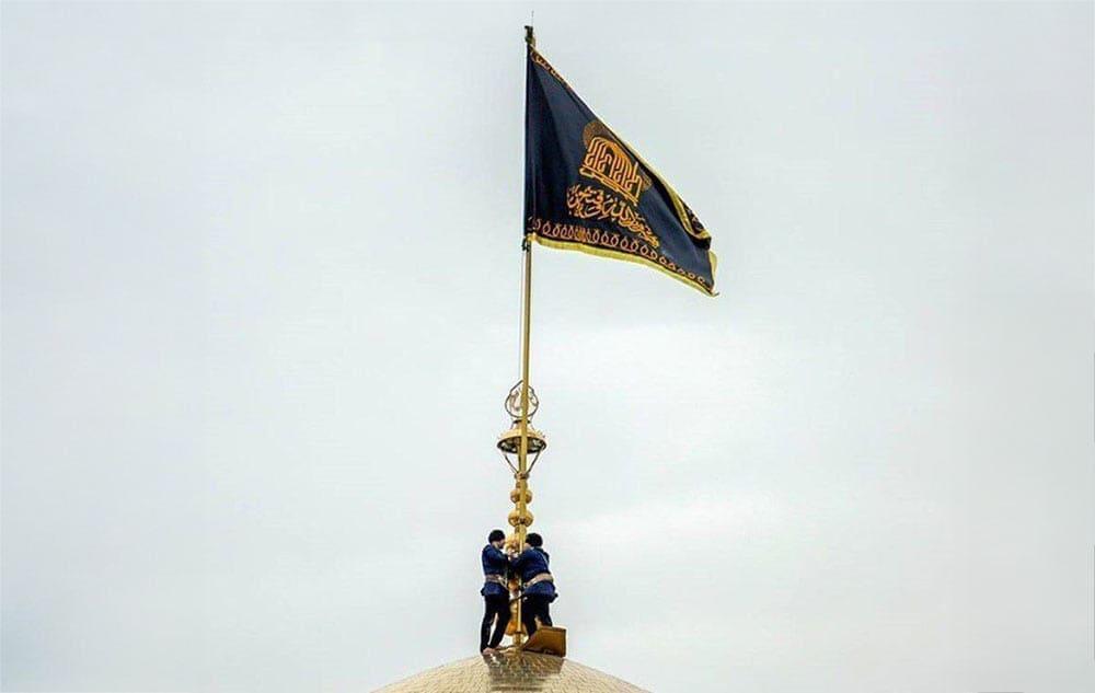 马什哈德的伊玛目礼萨圣陵最近出现了一个让整个中东都紧张的画面——一面黑旗缓缓升起