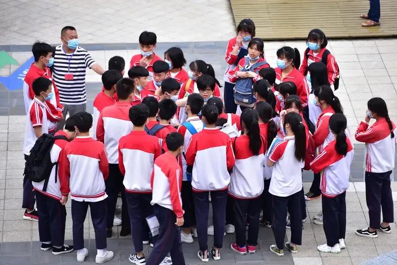 非搞不可的“送教上门”！一位乡镇初中学校的初一班主任老师说，他们班上有一个智力严