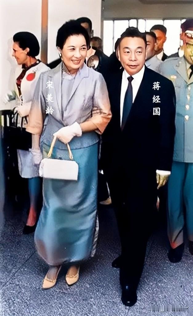 这才是1968年宋美龄与继子蒋经国在台湾参加活动时的真实面貌，这绝非演戏，也并不