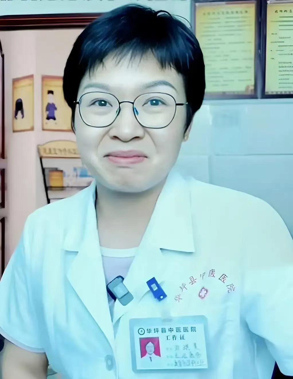 当年被张桂梅死死拽住不让退学换彩礼的贫家女孩刘琪美，如今穿着白大褂站在县医院里，