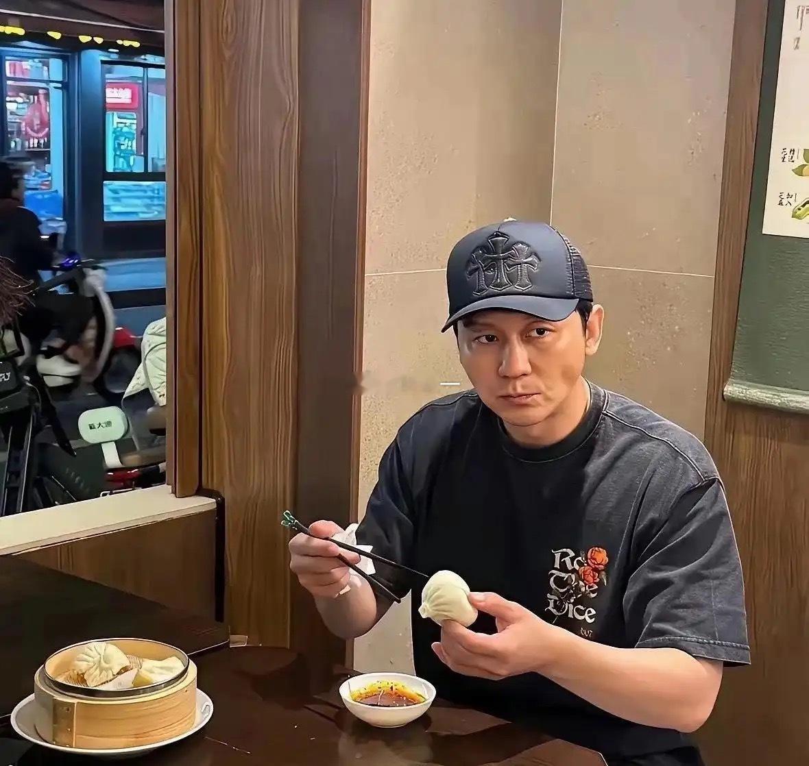 有钱人就是不一样，吃个包子都有包间​​​