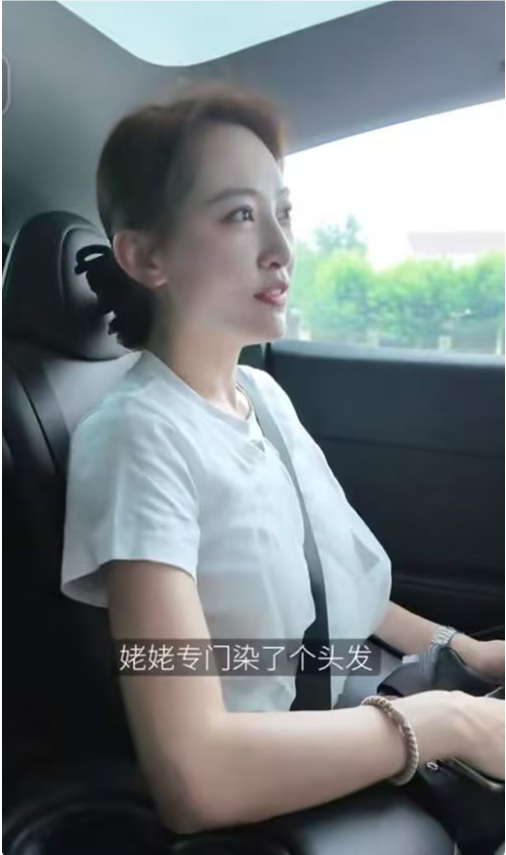 聂远大女儿小学毕业，岳母参加天天毕业典礼，气质比明星女儿还好