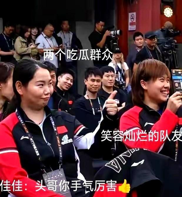 马龙一伸手，佳佳就要提前回家抽签台前一秒安静，镜头扫过，马龙手指一抖，纸条翻开