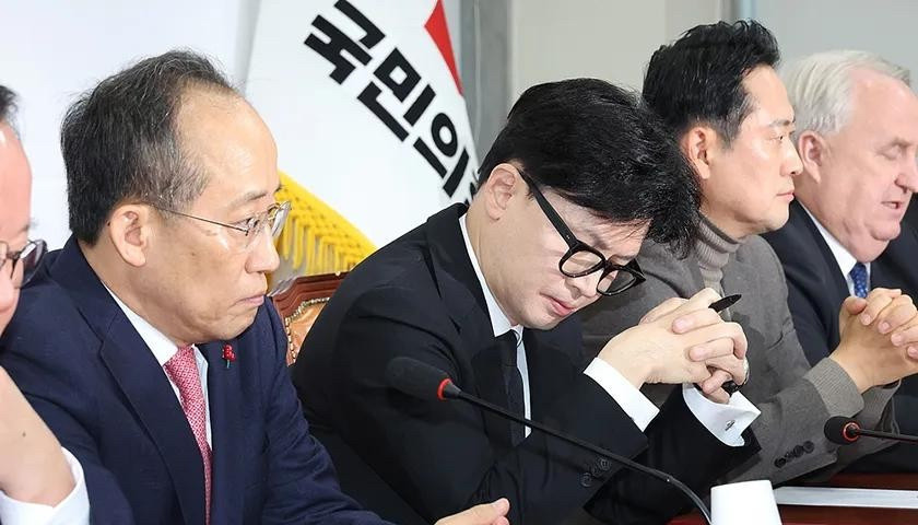 韩国在野党急着选新老大韩国最大在野党国民力量党，现在是乱